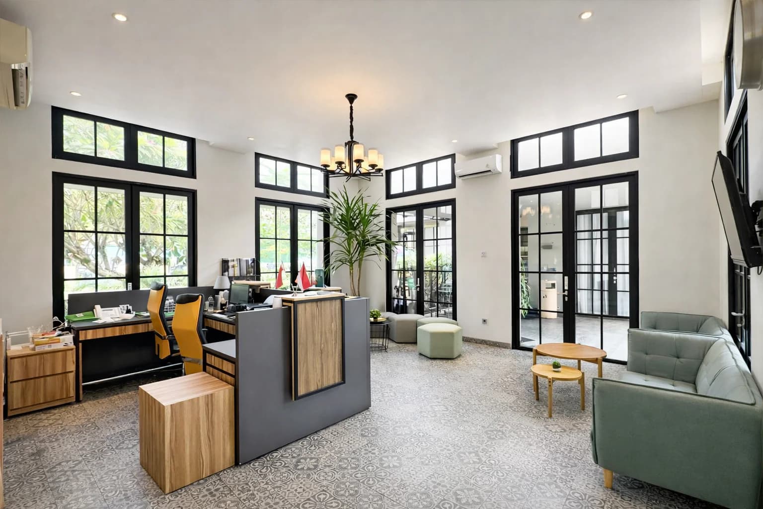 Merlyns Garden Inn reception lobby