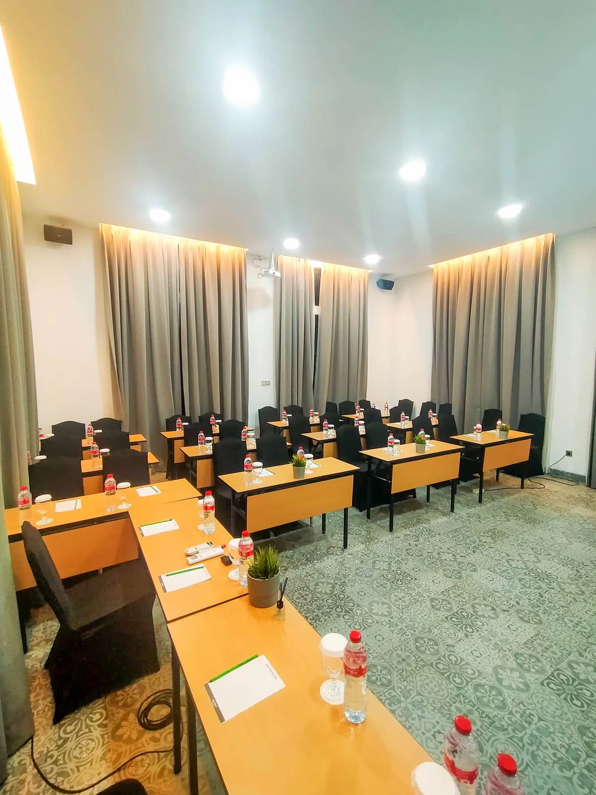 Meeting room classroom arrangement